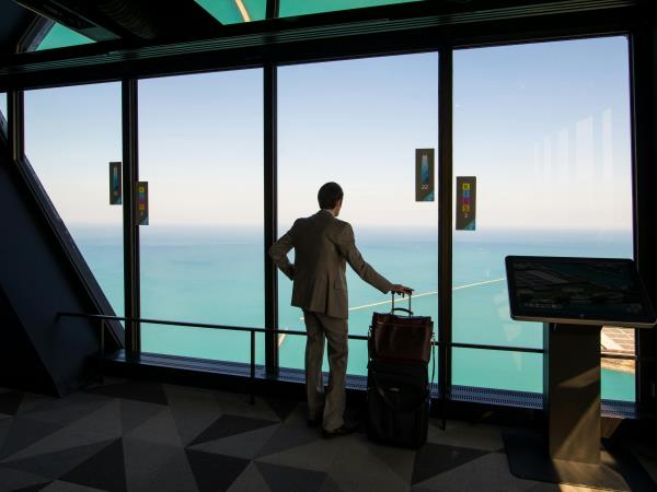  zakenman wacht op vlucht